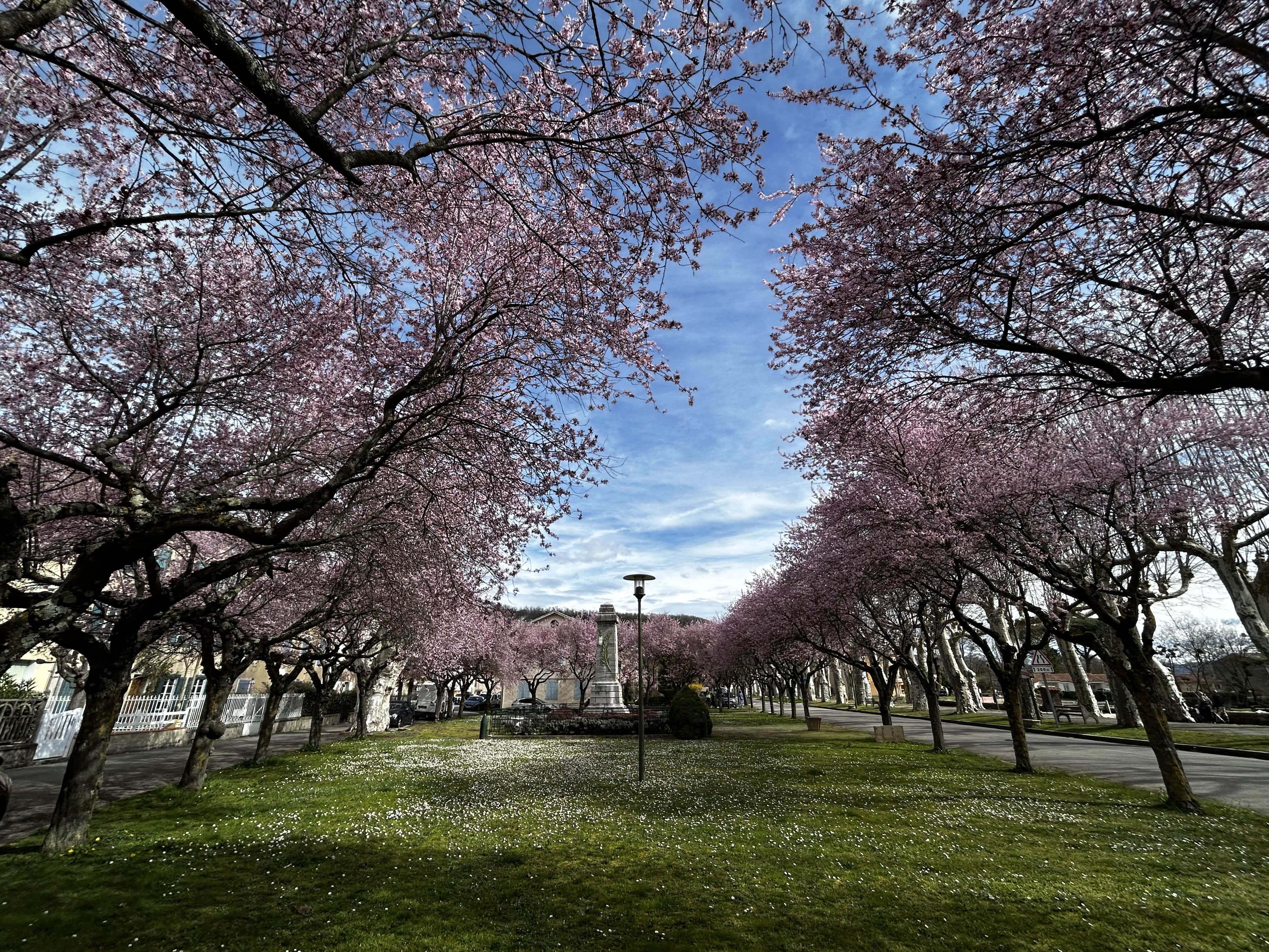 centre du village de la bastide sur l'hers